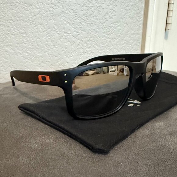 Oakley Other - Oakley Sunglasses Holbrook Silver Mirror Lenses 9102 Black Frame
